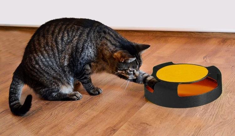 A toy for a cat - a wheel with a mouse medžiagos natūralios