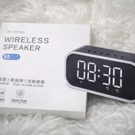 S5 belaidis garsiakalbis su LED laikrodžiu
