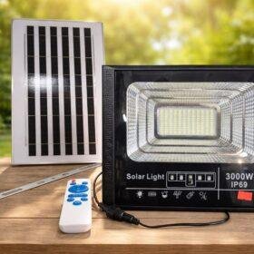 Saulės energija įkraunamas LED prožektorius 3000W (IP69)